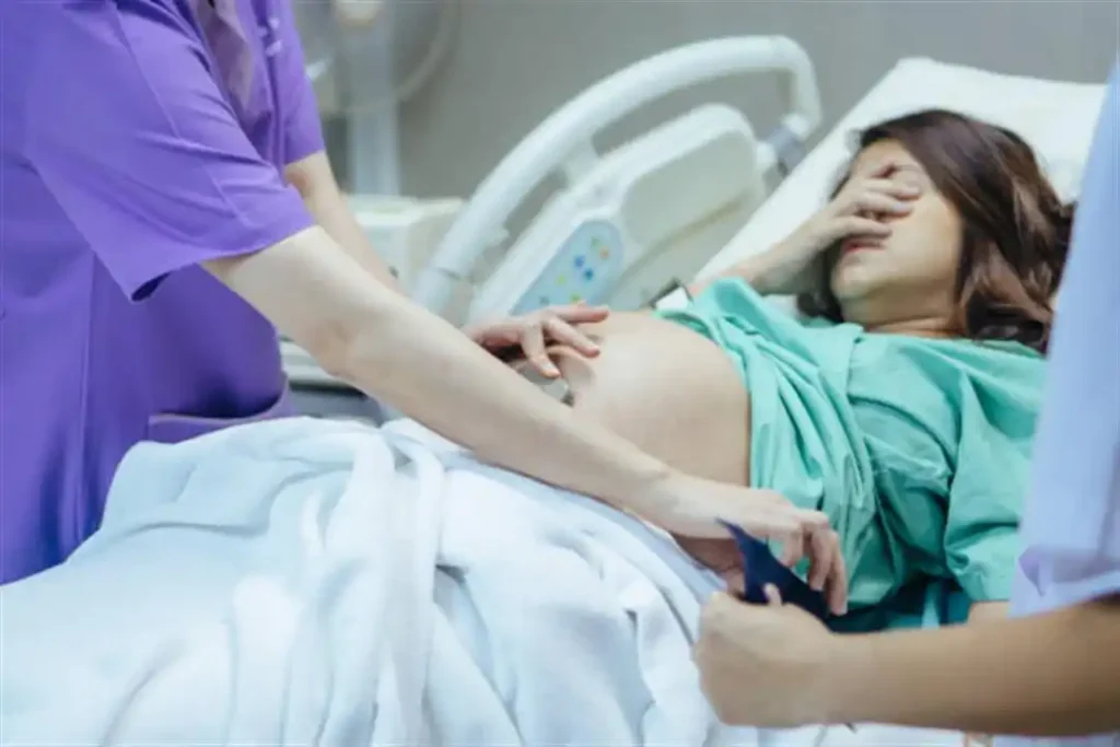 20 % من النساء قد يتعرضوا للولادة المبكرة أثناء عملية استئصال المرارة.